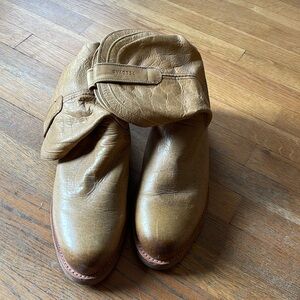 Excellent condition! Never worn outside!